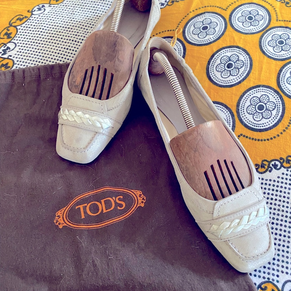 Tod’s size 40/10 scrunchy ballet flats